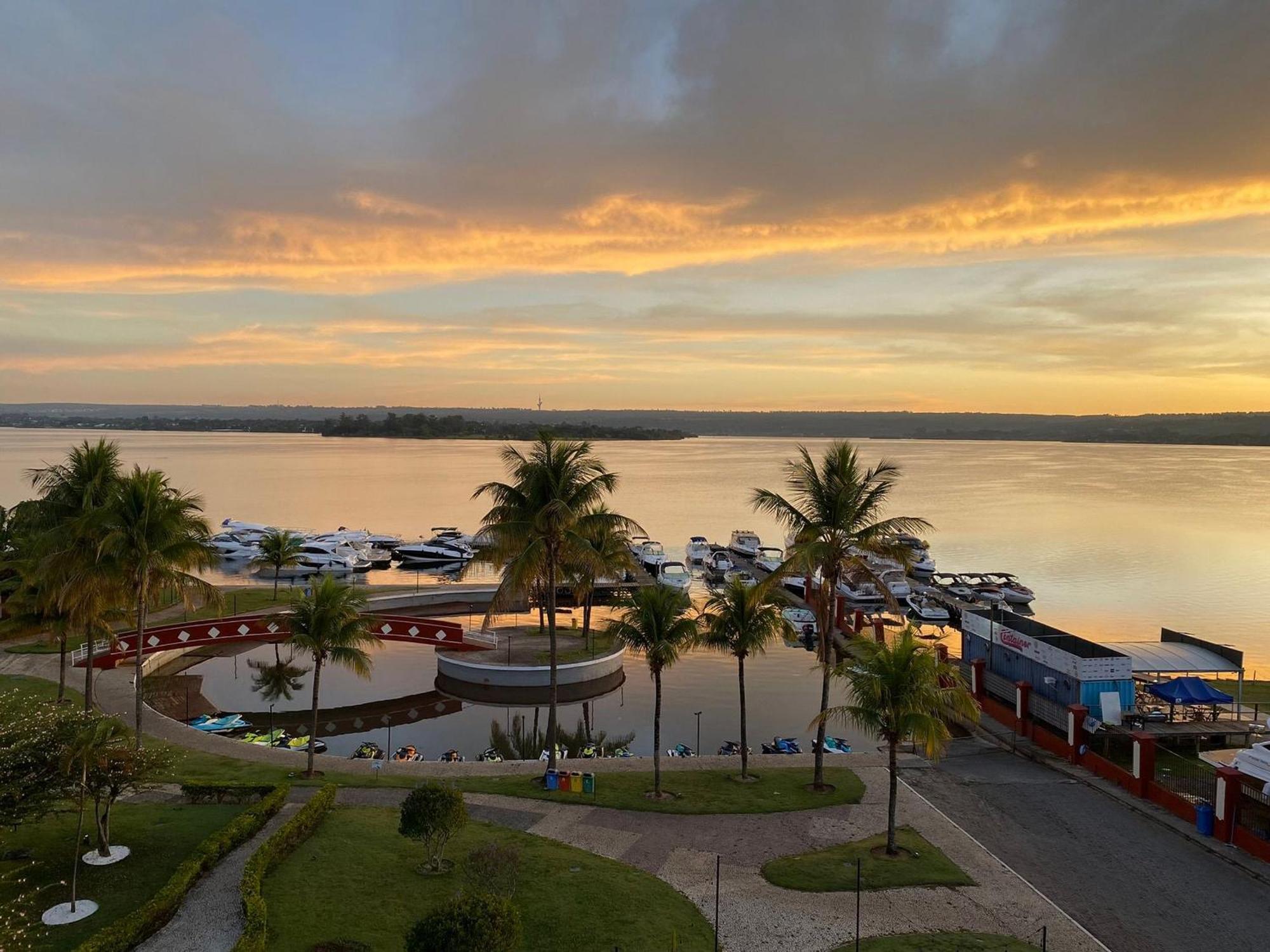 Flat Beira Lago No Centro De Bsb Brasilia Exterior photo